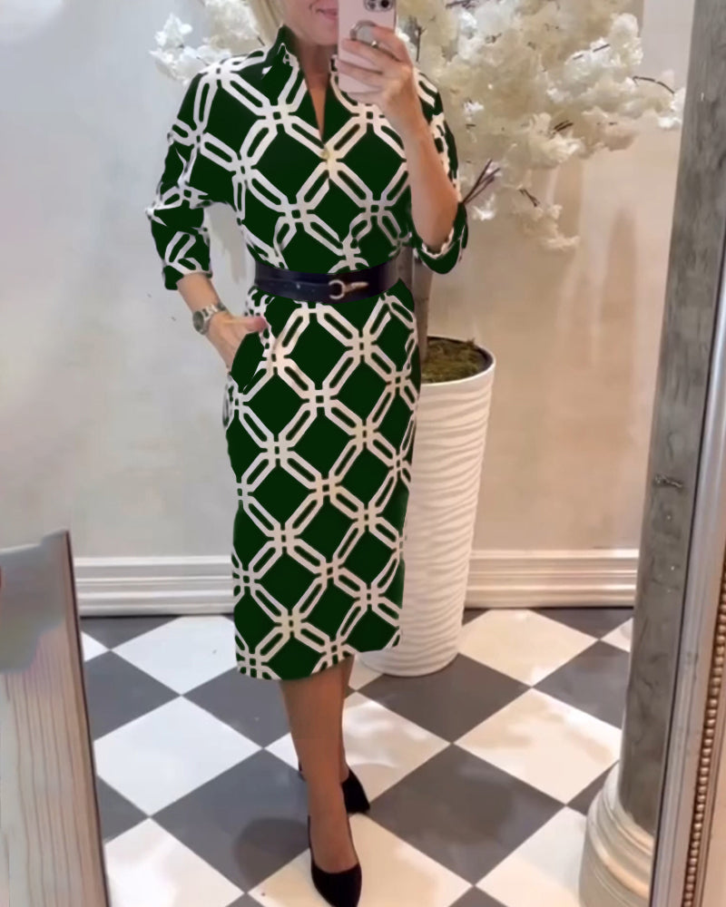 R&B | Kleid mit Geometrischem Print und Seitlichem Schlitz