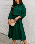 R&B | Einfarbiges Kleid mit Rundhalsausschnitt