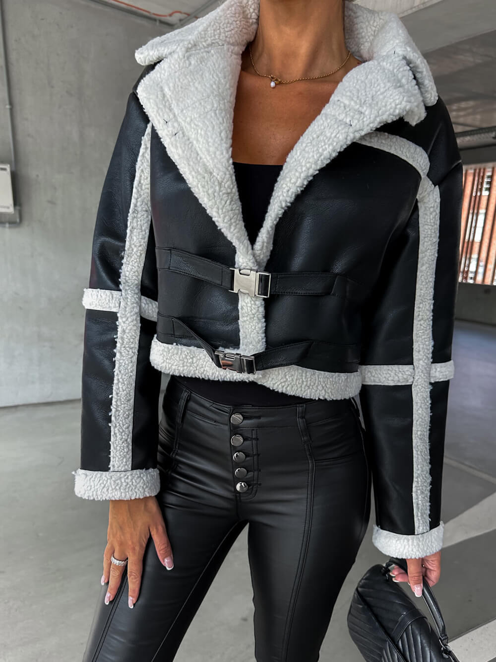 R&B | Elegante Lederjacke mit Plüschbesatz