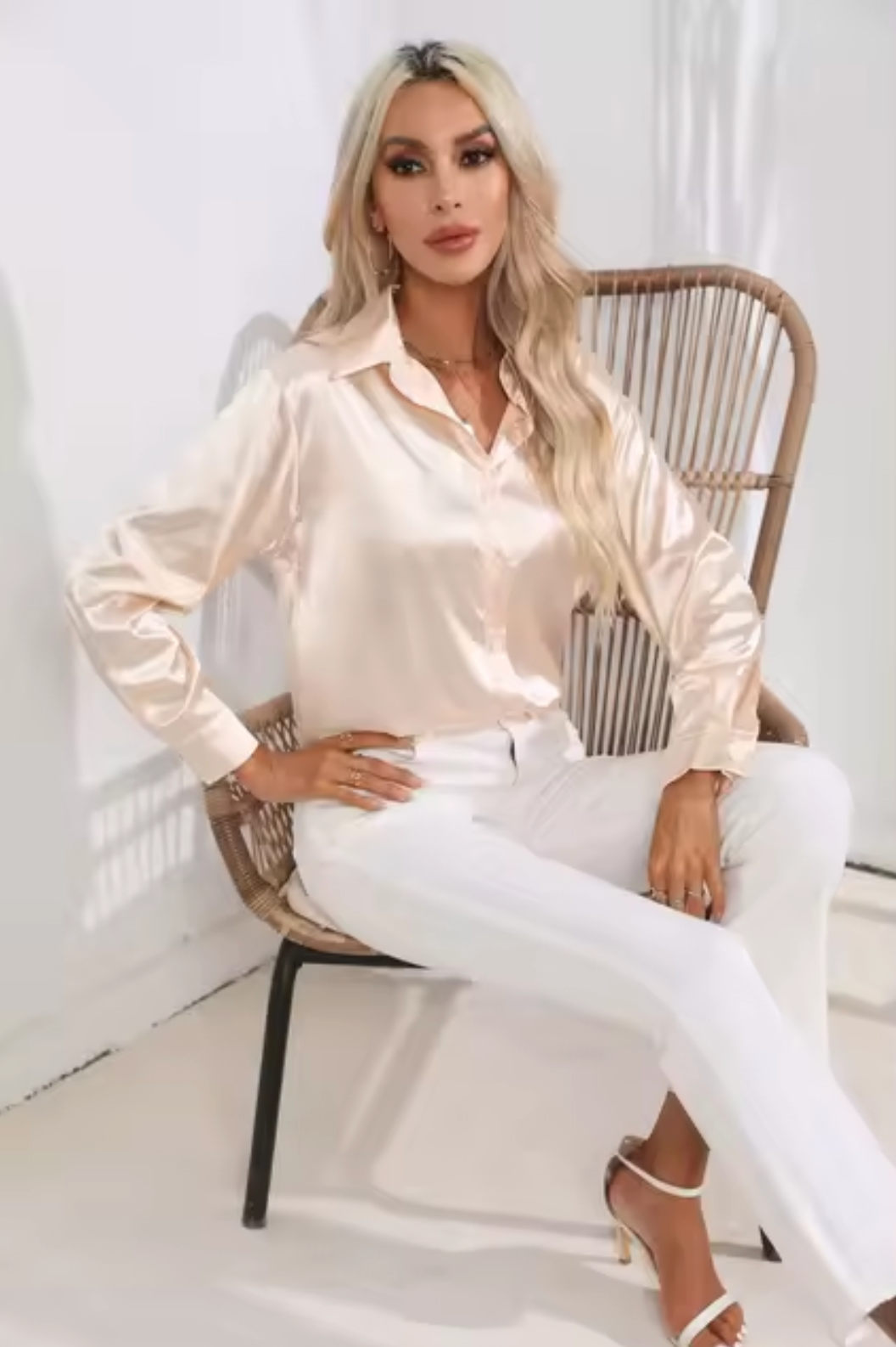 Satinbluse mit langen Ärmeln