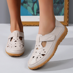 Bequeme Sommerschuhe mit Klettverschluss und Lochmuster R&B