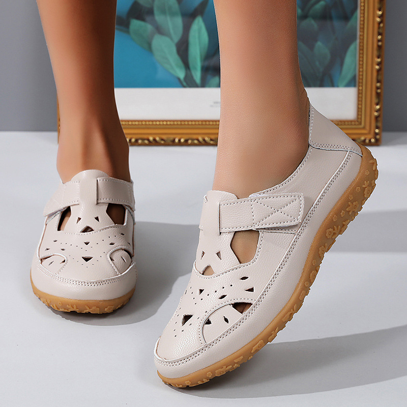 Bequeme Sommerschuhe mit Klettverschluss und Lochmuster R&B