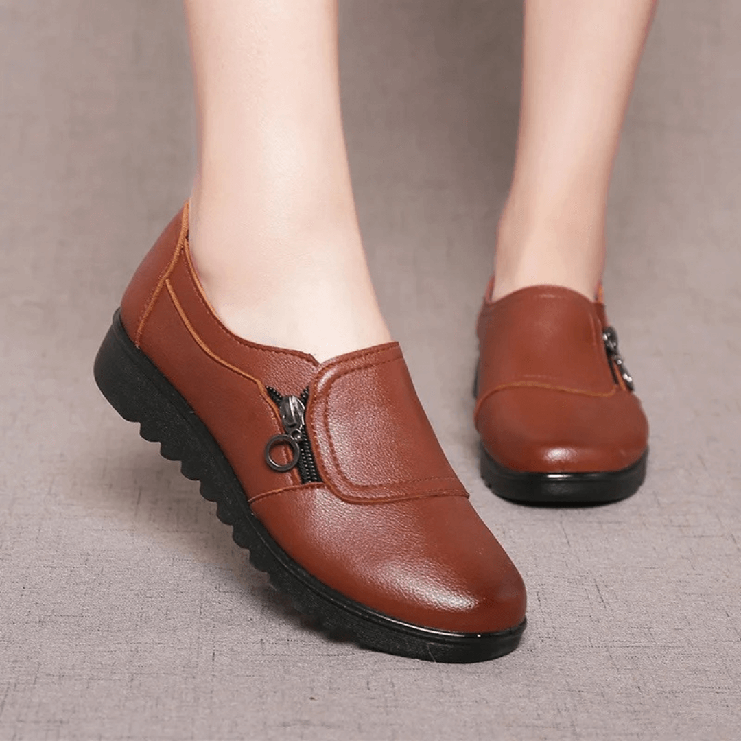 Moderner, bequemer Loafer mit Keilabsatz aus veganem Leder R&B