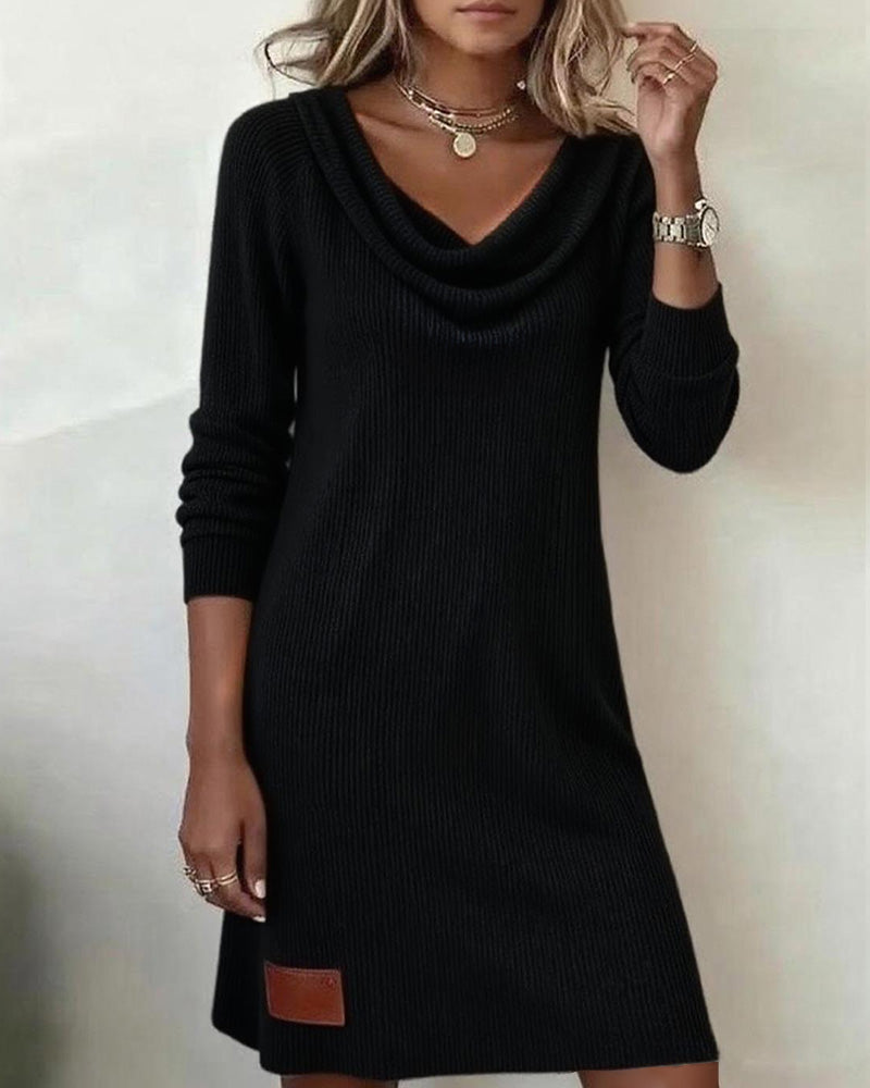 R&B | Geschnittenes Kleid mit Langen Ärmeln und Kuschelkragen
