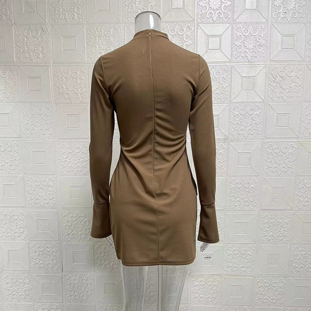 R&B | Schmal geschnittenes, langärmeliges, hüftumspielendes Kleid