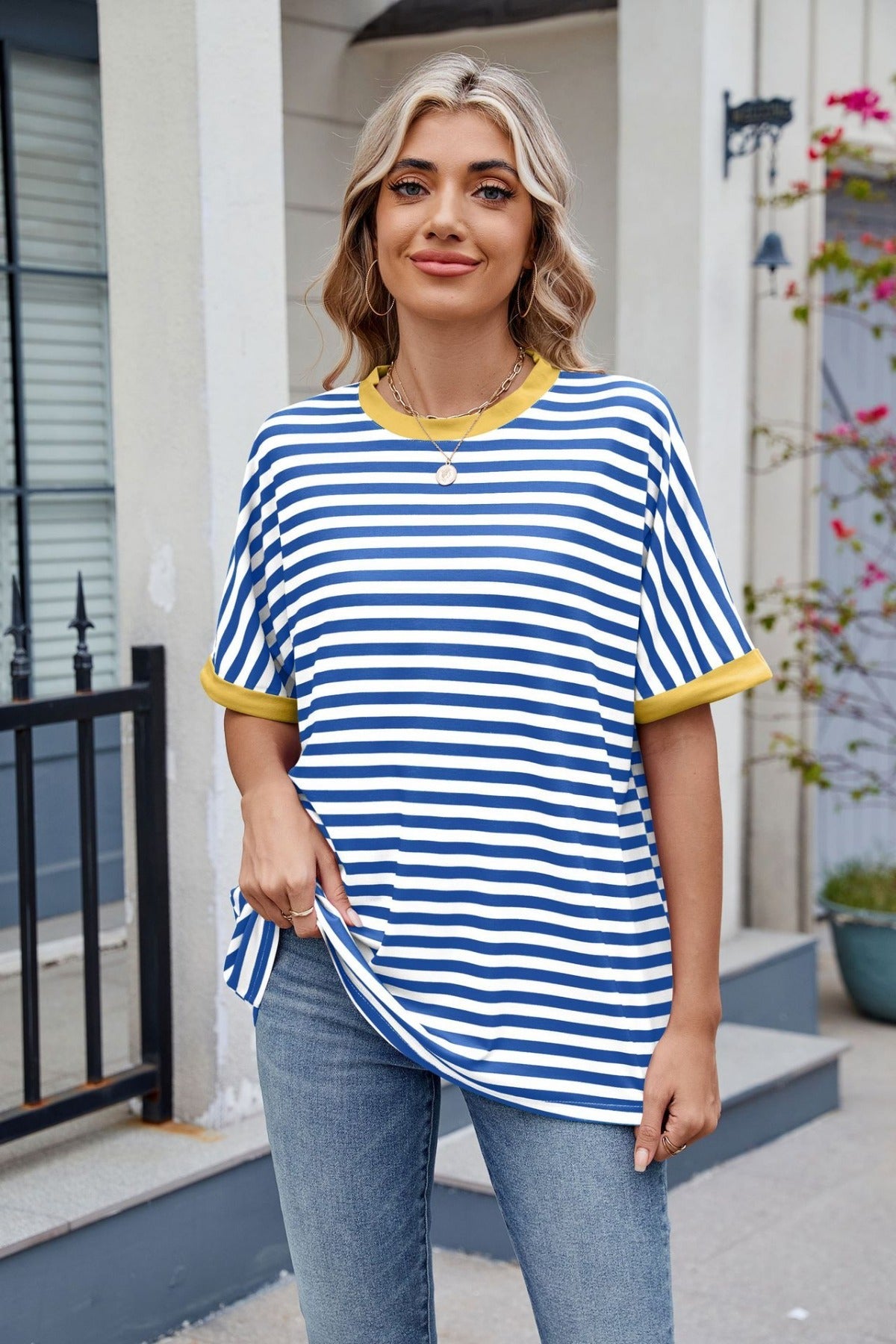 R&B | Gestreiftes kontrastierendes T-Shirt