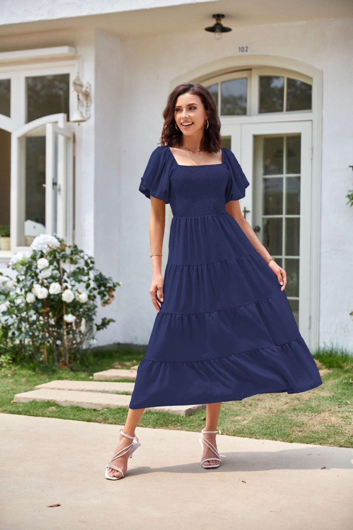 R&B | Plissee-Kleid mit quadratischem Ausschnitt und Neckholder-Blasenärmeln