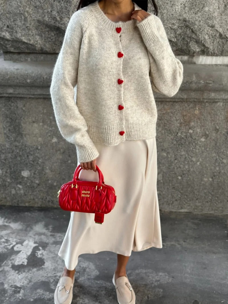 R&B | Kuschelige Strickjacke mit Herzknöpfen