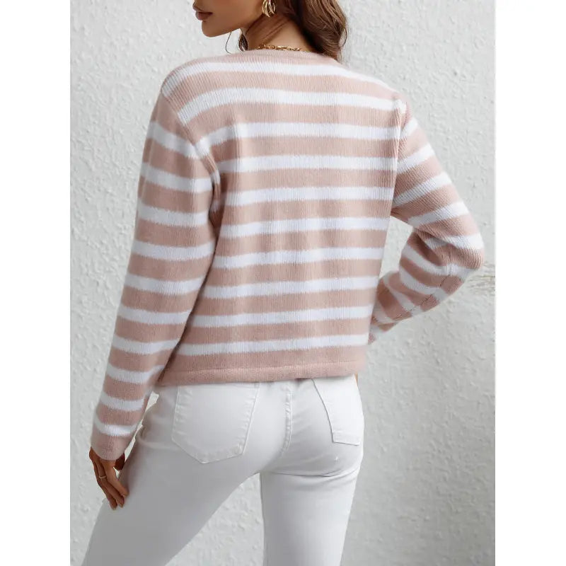 R&B | grob gestrickter Pullover mit Knopfleiste und seitlichen Taschen