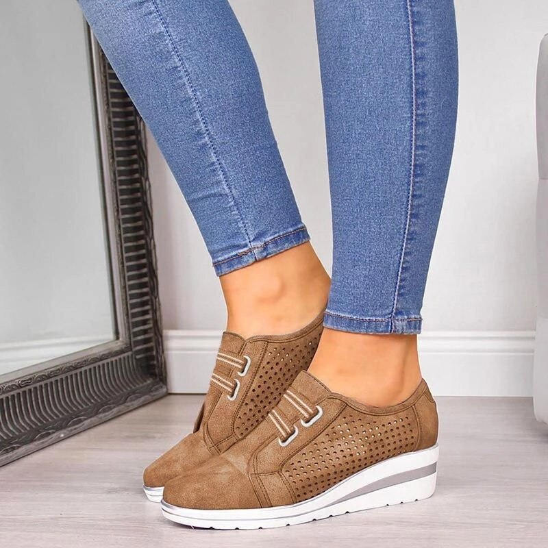 Sneaker Mit Klettverschluss Und Perforation R&B