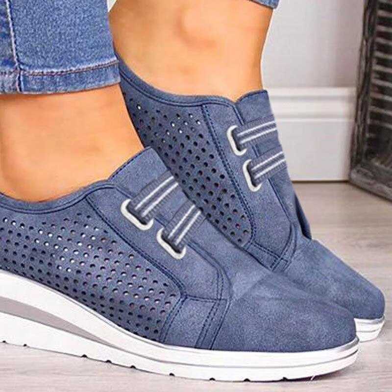 Sneaker Mit Klettverschluss Und Perforation R&B