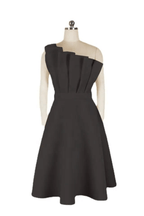 R&B | One Shoulder Midi Kleid Elegante A-Linie Passform Skulpturierte Details Festliche Kleidung