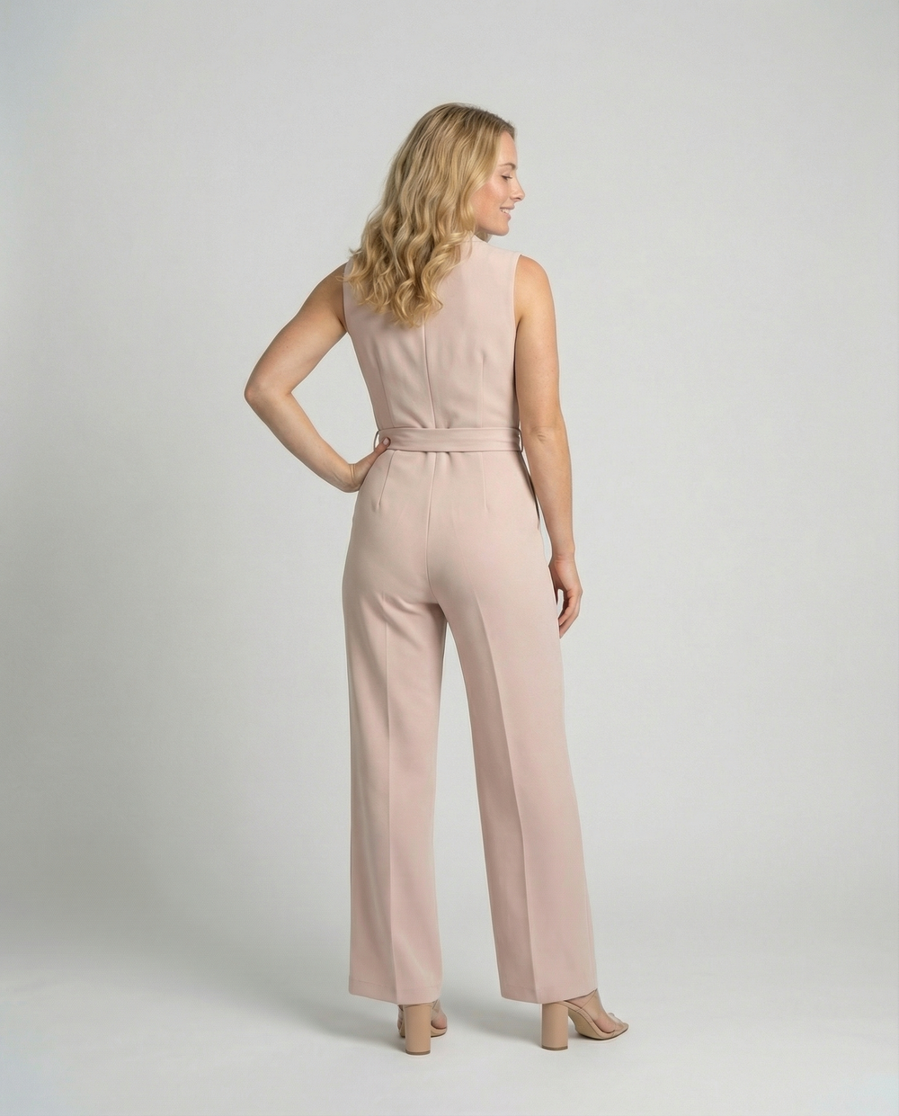 R&B | Jumpsuit Elegante Silhouette Aus Edlem Stoff