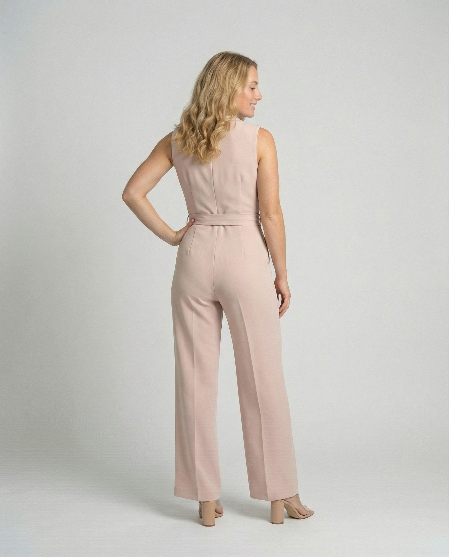 R&B | Jumpsuit Elegante Silhouette Aus Edlem Stoff