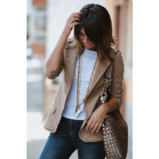 Damen Eleganter Blazer mit strukturierten Details und slim-fit Schnitt R&B