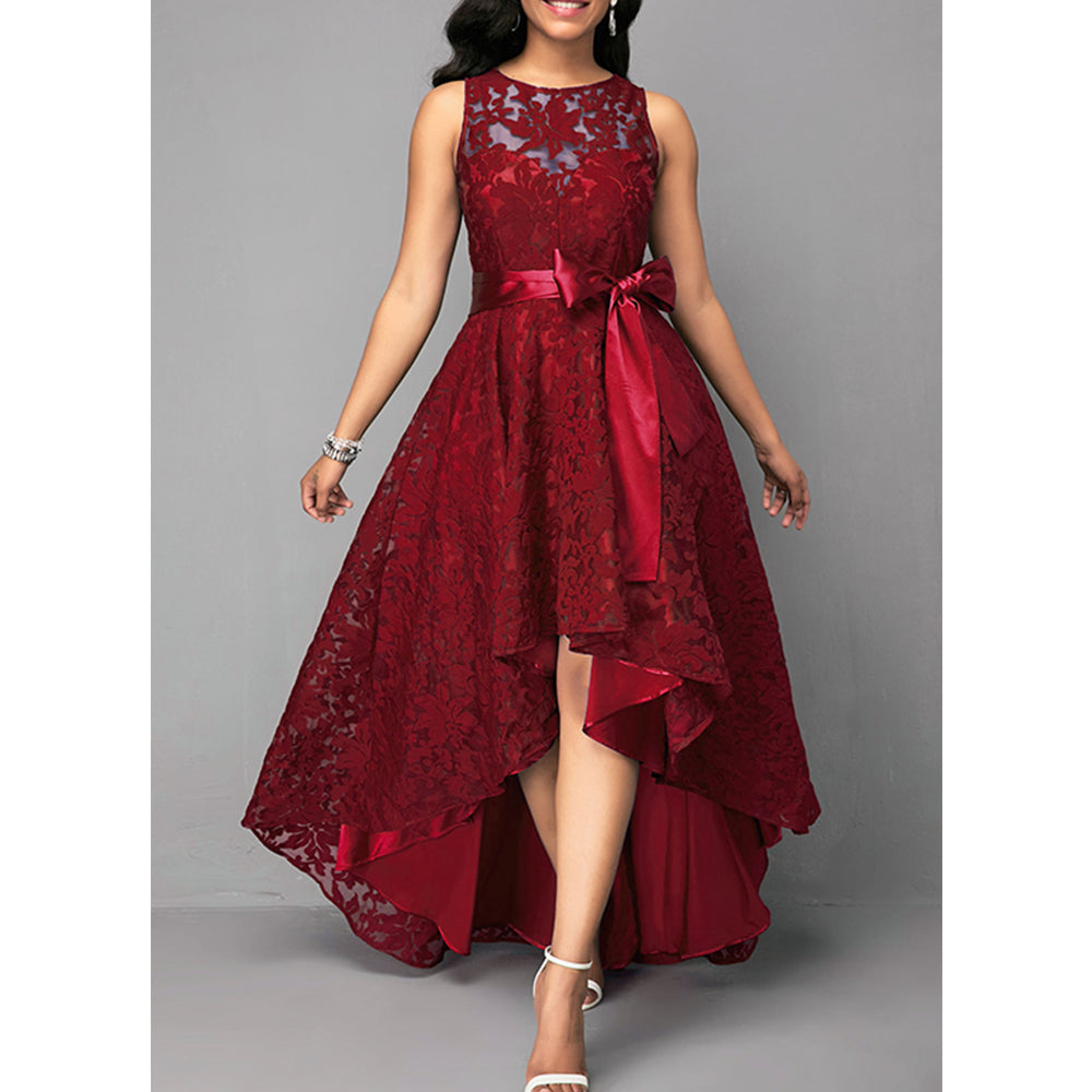 Exquisites asymmetrisches Spitzenkleid