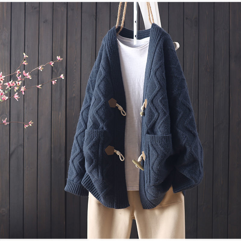 Damen Grobstrickjacke mit einzigartigem Zopfmuster und praktischen Taschen R&B