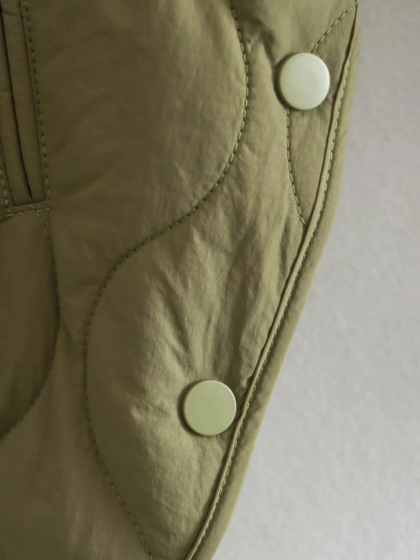 R&B | Gepolsterte Jacke Damen, Leichtes Übergröße Modell mit Taschen, Knopfverschluss