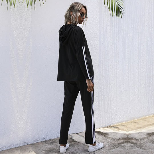 Damen Sportliches Set mit Kapuze und seitlichen Streifen R&B