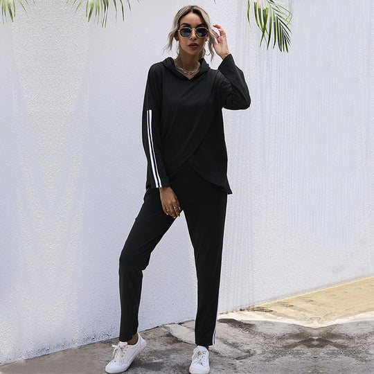 Damen Sportliches Set mit Kapuze und seitlichen Streifen R&B