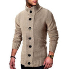 Herren Strickjacke mit hohem Kragen und dekorativen Knopfdetails