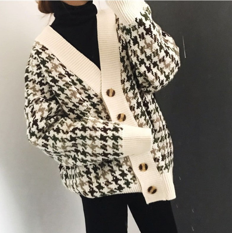Damen Strickjacke mit modernen Zopfmuster und Holzknöpfen R&B