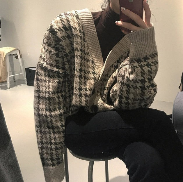 Damen Strickjacke mit modernen Zopfmuster und Holzknöpfen R&B