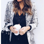 Damen Blazer mit stilvollem Schlangenmuster und elegantem Schnitt EB