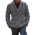 Herren Strickjacke mit doppelter Knopfleiste und kreativem Zopfmuster