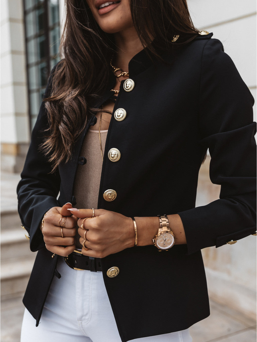 Damen elegante Blazerjacke mit goldenen Knöpfen und hochwertigen Details R&B
