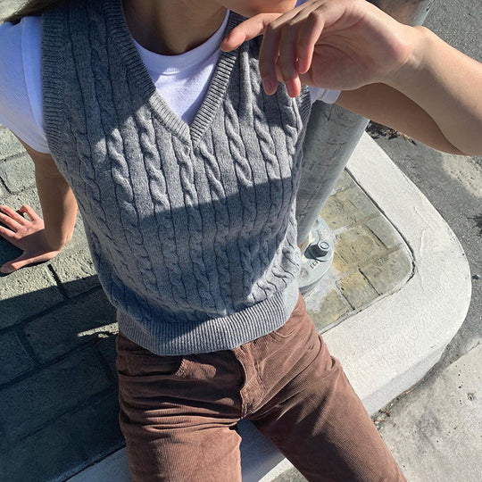 Damen Strick-Crop-Top mit V-Ausschnitt und Zopfmuster R&B