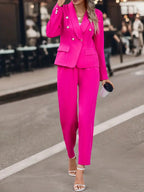 Schickes zweireihiges Set aus Blazer mit Schalkragen und Hose