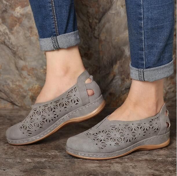 Damen offene Clogs mit floralem Lochdesign R&B