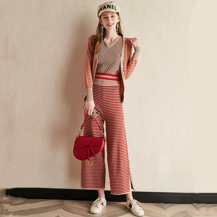 Damen modernes Strickensemble mit tiefem V-Ausschnitt und dekorativen Knöpfen R&B