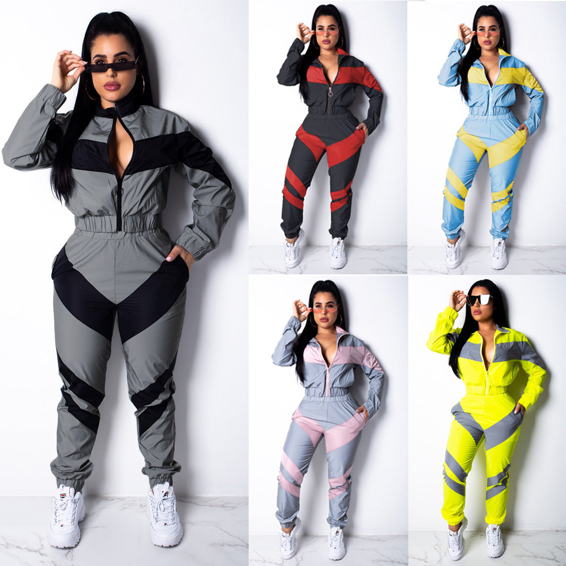 Damen sportlicher Jumpsuit mit modischen Farbblockdetails und hohem Kragen
