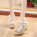 Damen Wedge-Sandalen mit verzierter Spitze und zierlichem Riemen R&B