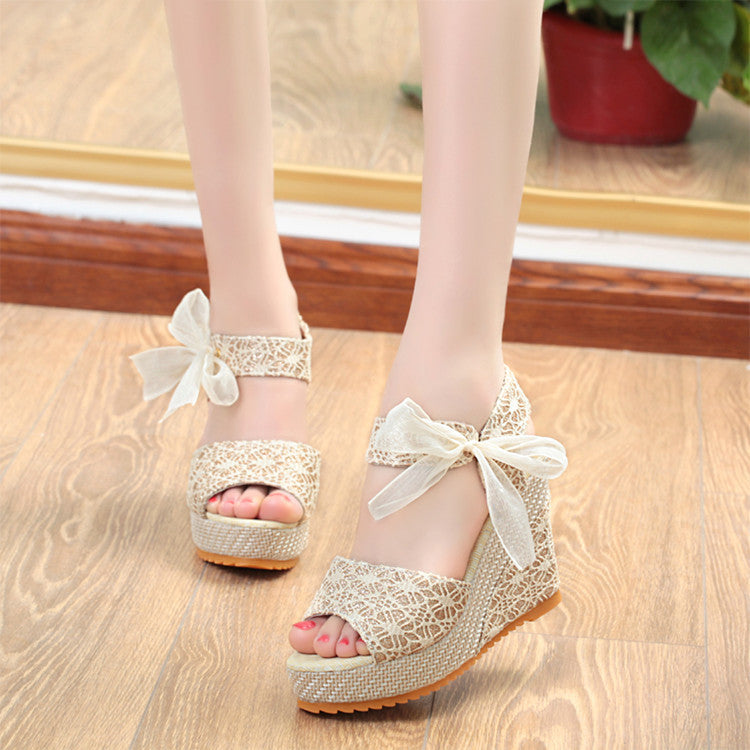 Damen Wedge-Sandalen mit verzierter Spitze und zierlichem Riemen R&B