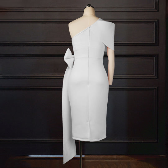 Damen figurbetontes Abendkleid mit asymmetrischem Ausschnitt und voluminösem Schleifenakzent R&B