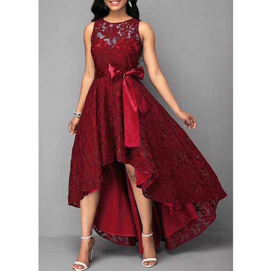 Exquisites asymmetrisches Spitzenkleid