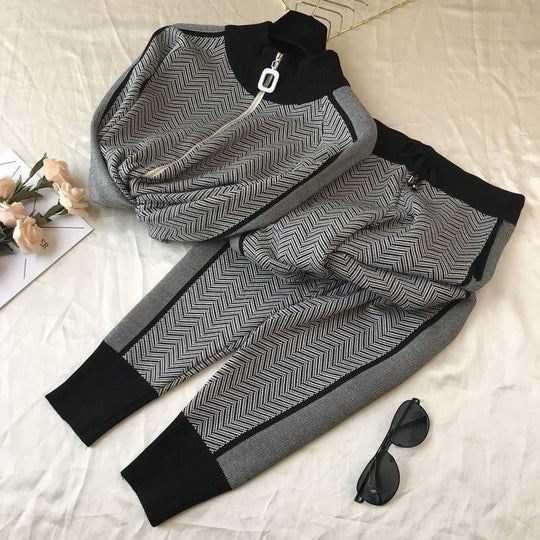 Damen sportliches und modernes Freizeitset mit kontrastierenden Mustern R&B