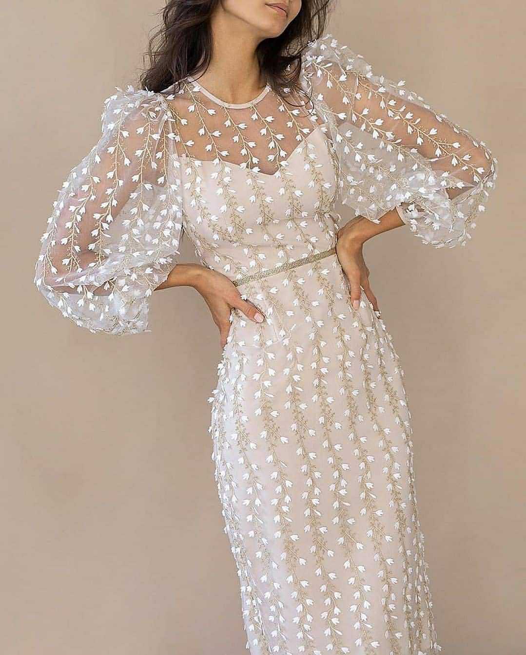 Damen Kleid mit transparenten Puffärmeln und floralem Stickdesign R&B