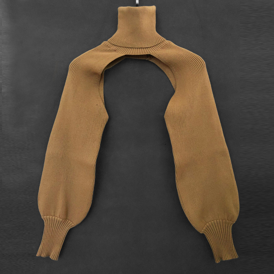 Damen Strickoberteil mit innovativem Schnitt und hohem Kragen R&B