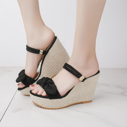 Damen Wedge-Sandalen mit dekorativem Riemchen und trendigem Blumenmotiv R&B