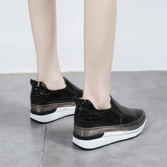 Damen Slip-On Sneakers mit modernem Lackleder und trendigem Metallic-Detail R&B