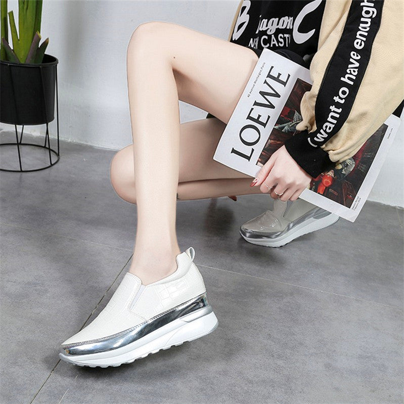 Damen Slip-On Sneakers mit modernem Lackleder und trendigem Metallic-Detail R&B