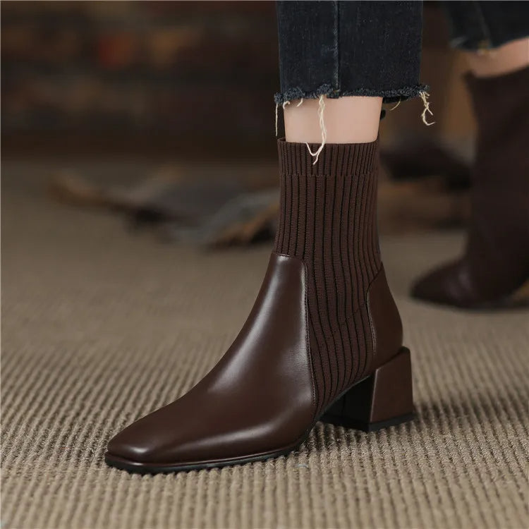R&B | Stiefel mit Quadratischer Zehenpartie und Elastischen Stricksocken