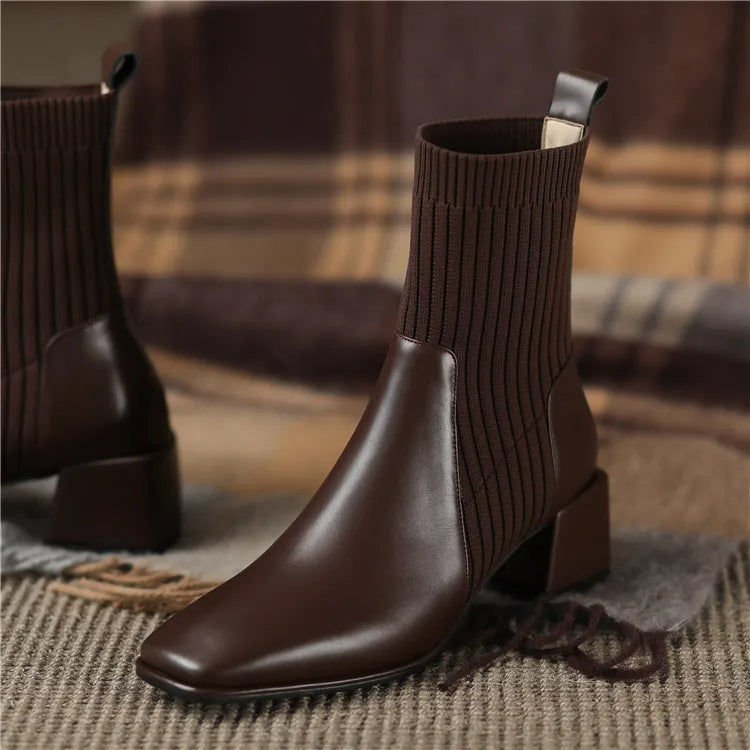 R&B | Stiefel mit Quadratischer Zehenpartie und Elastischen Stricksocken
