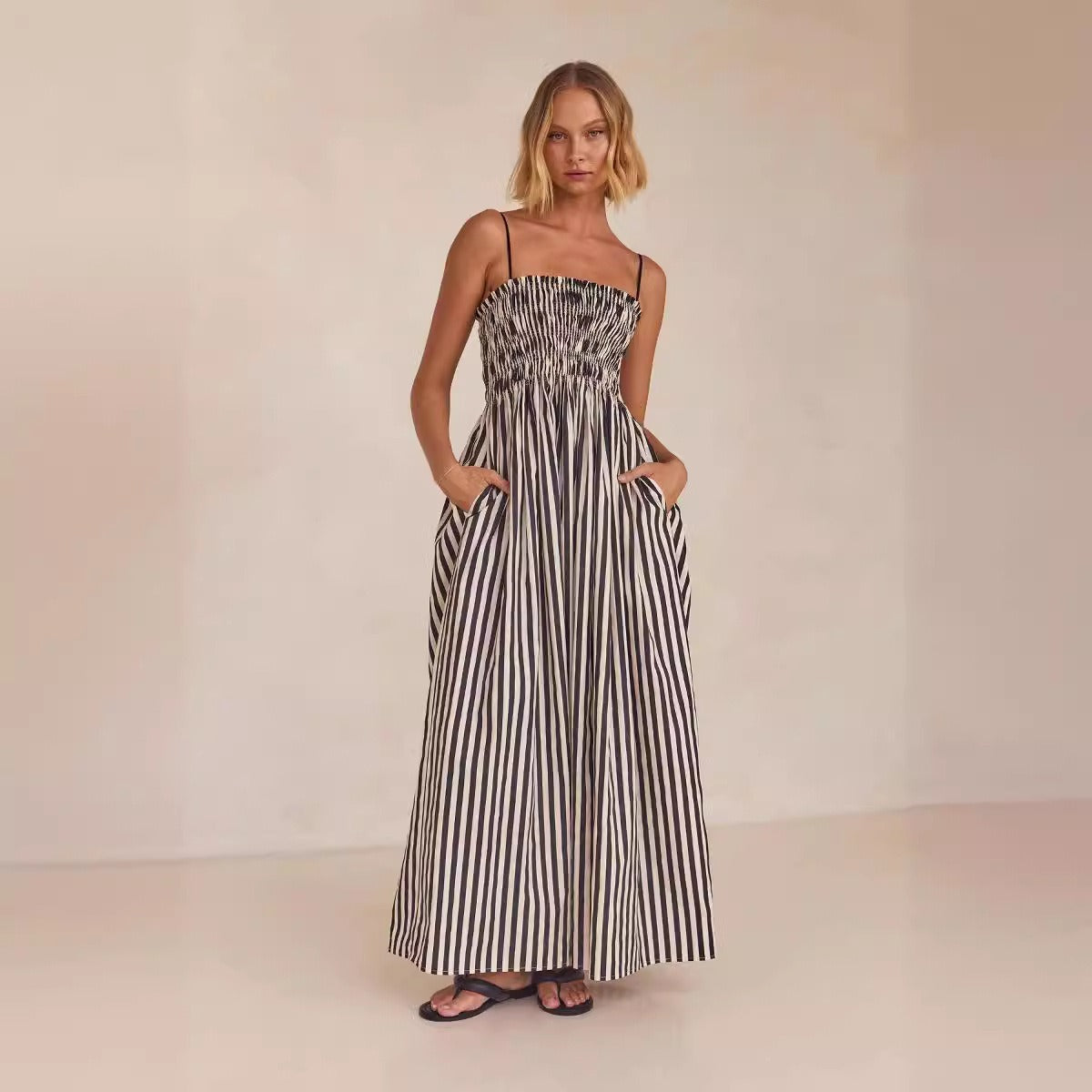 R&B | Gestreiftes Hosenträgerkleid mit Taschen