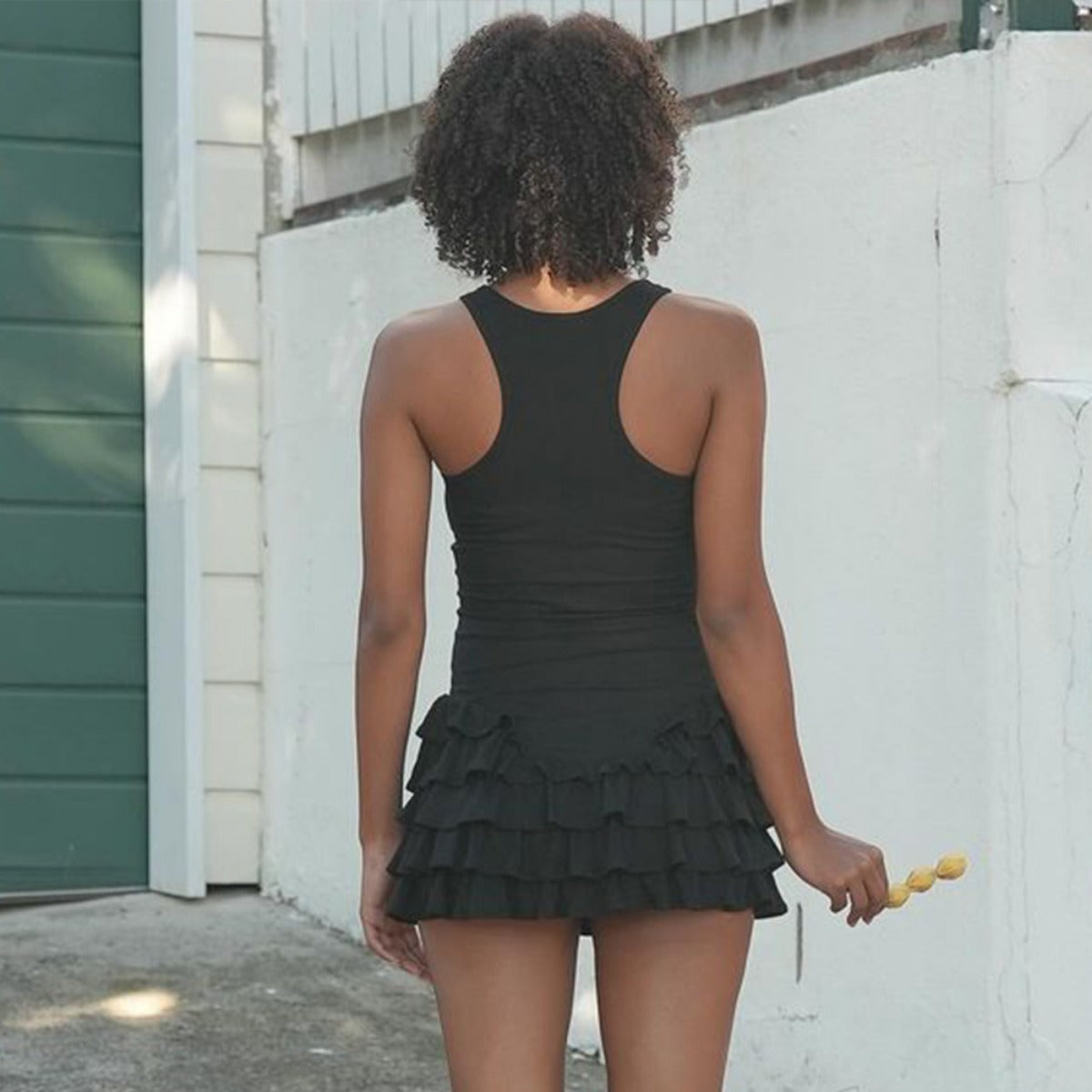 R&B | Ärmelloses Rüschenkleid mit Rundhalsausschnitt