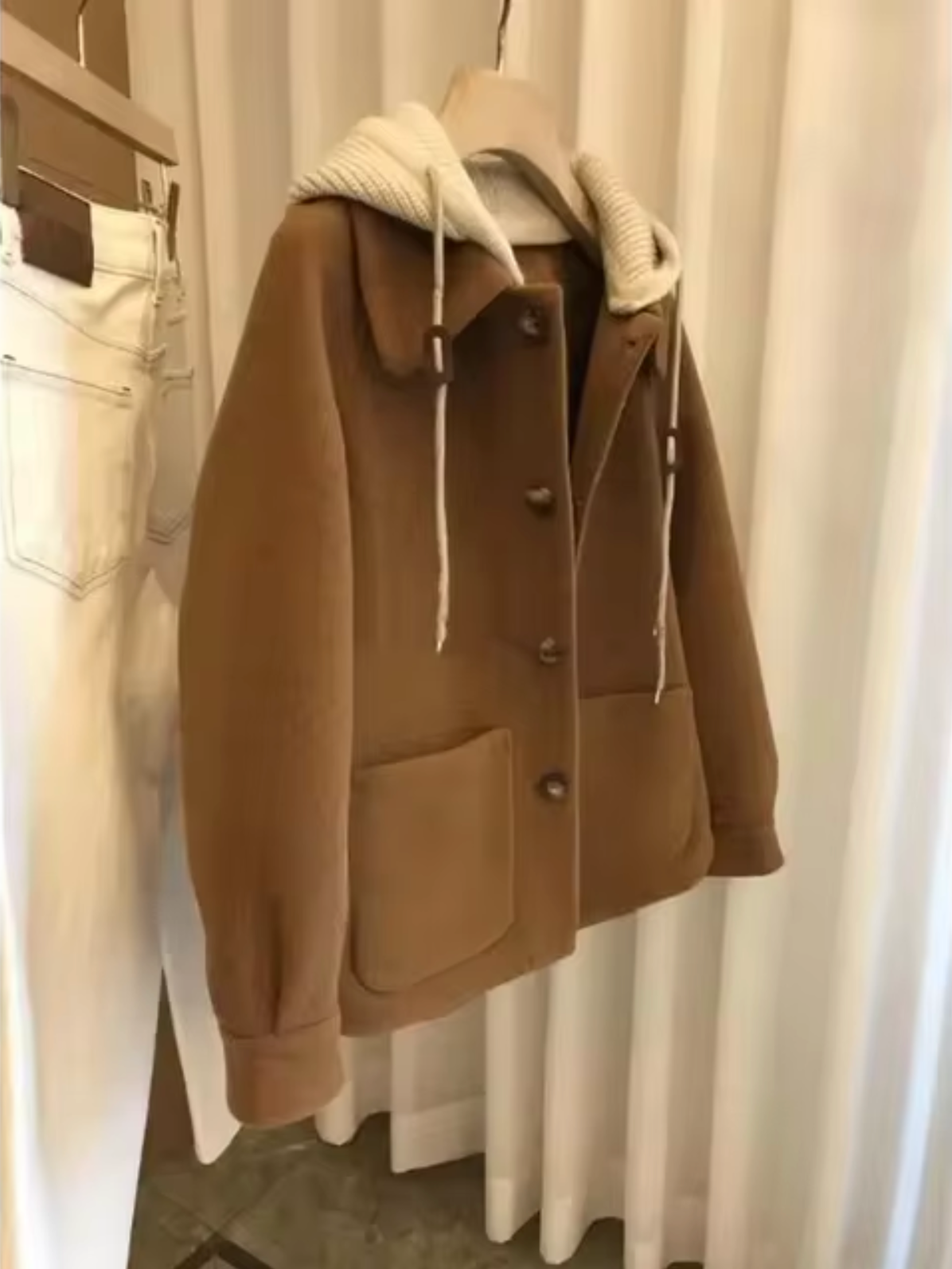leicht dicke Jacke mit Kapuze